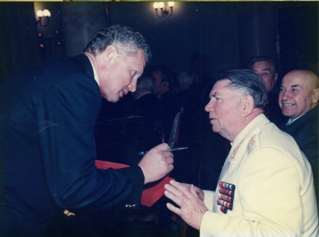 А.Я.Сухарев (генеральный прокурор СССР) и С.М.Семёнов. 2000