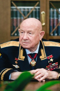 Leonov-01